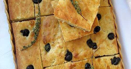 Focaccia aux olives & au thym