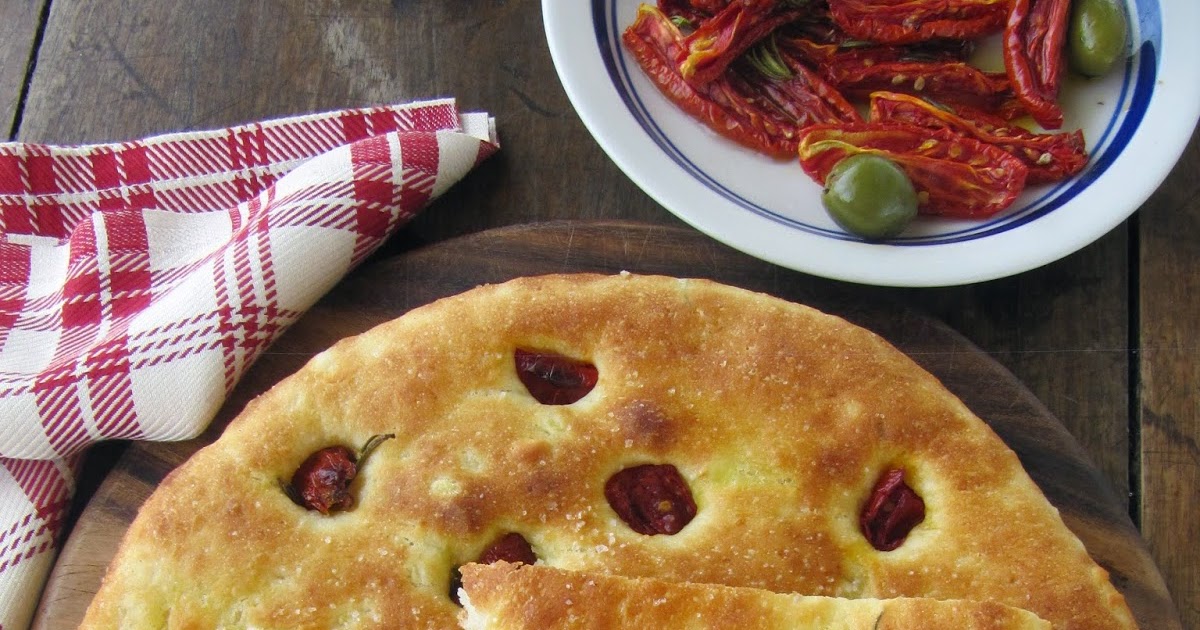 Focaccia aux tomates confites et au romarin