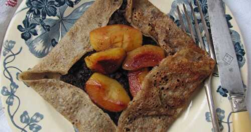 Galettes de sarrasin au boudin noir & aux pommes 