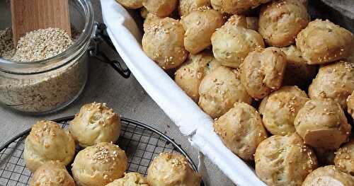 Gougères au roquefort & aux graines de sésame