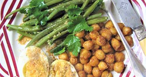 Haricots verts, pois chiches & oeuf dur au gomasio