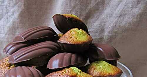 Madeleines pistache en coque de chocolat