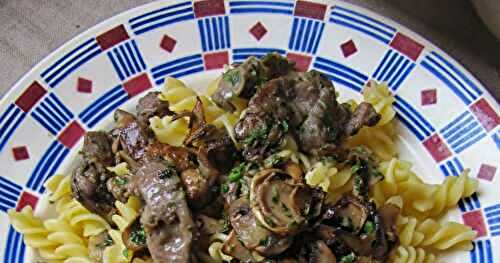 Pâtes aux gésiers et aux champignons