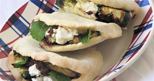 Pitas à la tapenade, courgette & feta