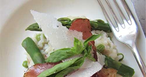 Risotto d'asperges vertes et chips de jambon