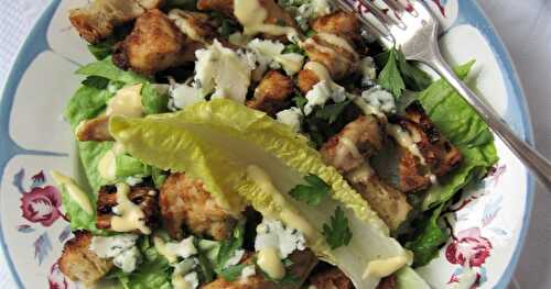 Romaine au poulet & au Roquefort (comme une salade Caesar)
