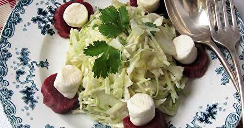 Salade de chou au blanc aux betteraves & au chèvre