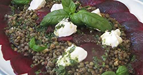 Salade de lentilles, betterave et chèvre frais au basilic