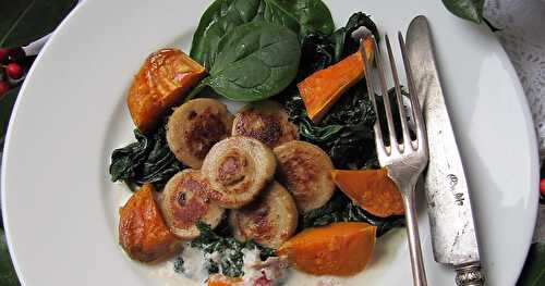 Salade tiède de boudin blanc aux épinards, patates douces & sauce au Roquefort