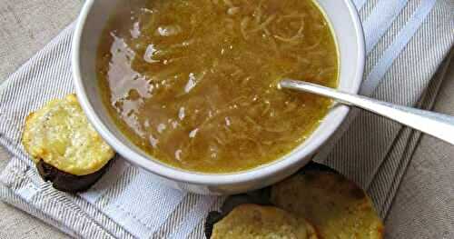 Soupe à l'oignon y croûtons 