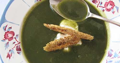 Soupe de cresson et tuiles au comté