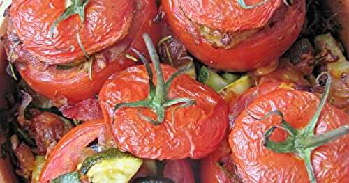 Tomates farcies aux courgettes & aux olives