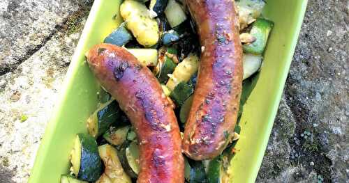 Saucisses fumées confites & courgettes sautées