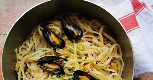 Linguine cacio e pepe con alle cozze