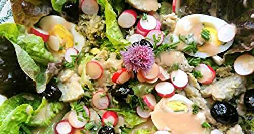 Salade aux artichauts, oeufs et radis