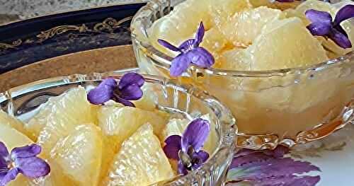 Pamplemousse au caramel et aux violettes