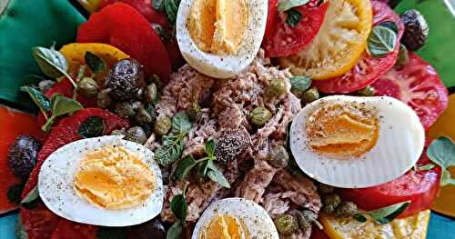 Salade de tomates au thon & aux oeufs 