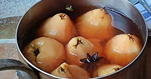Coings pochés au vin 