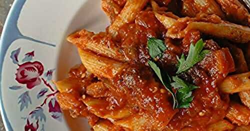 Pâtes, sauce à l'aubergine 