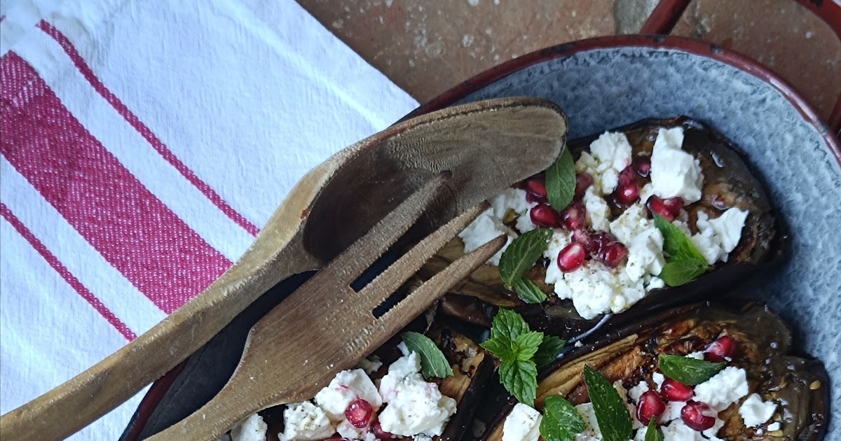 Aubergines à la feta, grenade et menthe