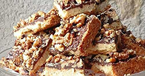 Toffee squares au chocolat et aux noix