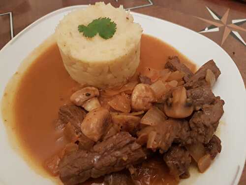 Boeuf Stroganov