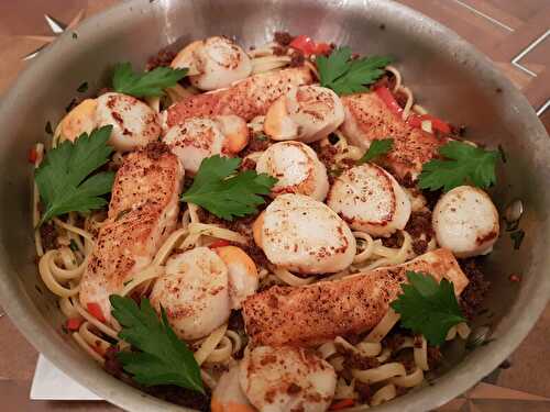 Linguine à l'ail, poivron confit, piment et chapelure frite