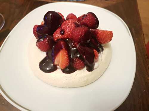 Pavlova aux fruits rouges