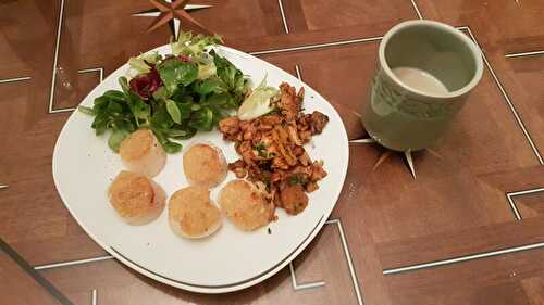 Saint-Jacques en croûte de noisettes et parmesan, giroles, cappuccino de lentilles vertes