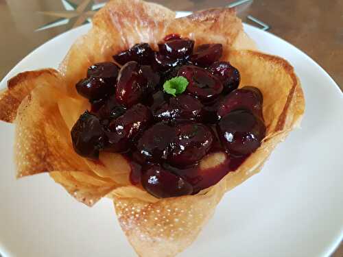 Tartelettes croustillantes aux cerises et à la menthe