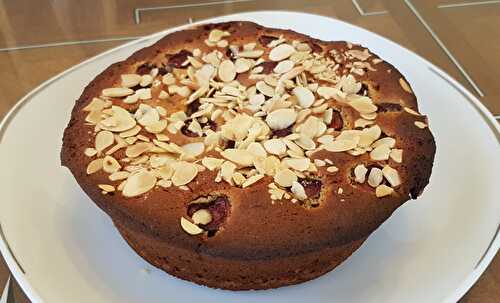 Gâteau aux cerises et aux amandes