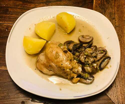 Poulet sauté à la crème et aux champignons