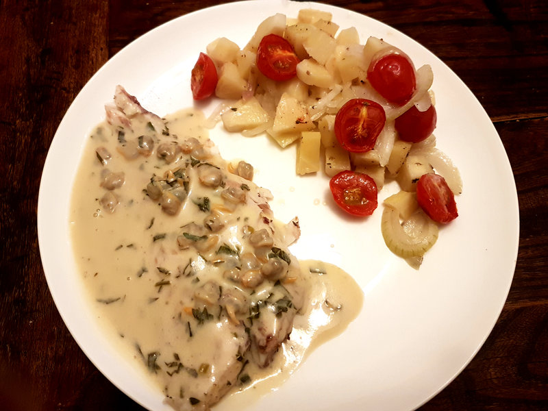 Filets de dorade au four, panais et sauce marinière