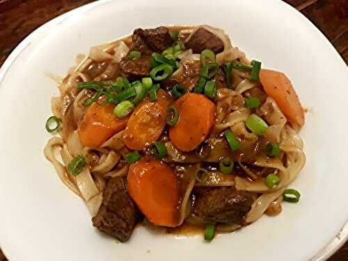 Soupe vietnamienne de boeuf à la citronnelle et aux carottes