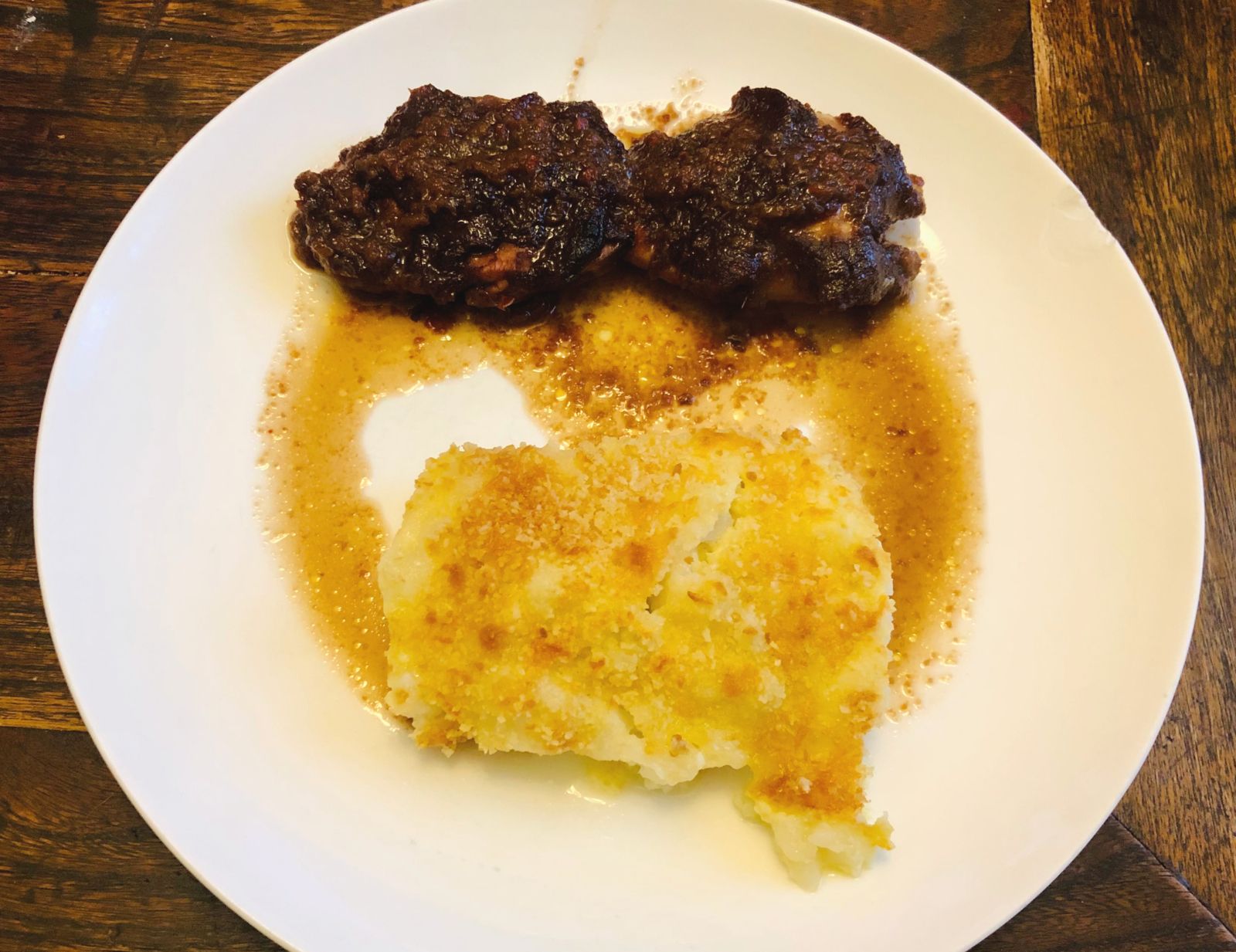 Poulet grillé à la mélasse de grenades et aux pruneaux