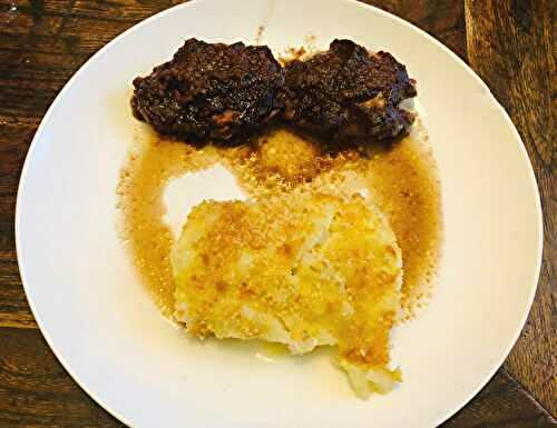 Poulet grillé à la mélasse de grenades et aux pruneaux