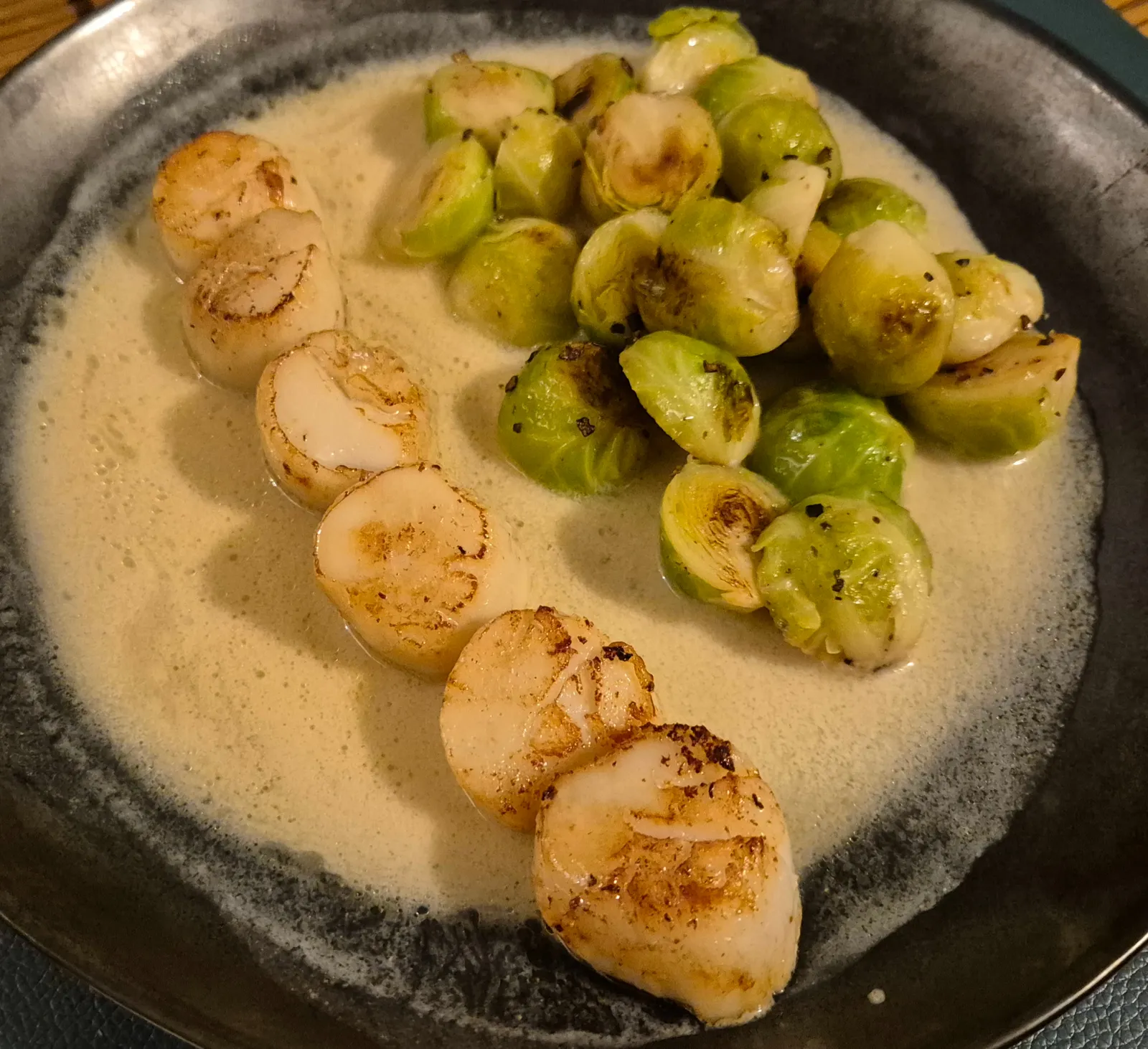 Saint-jacques, cidre et choux de Bruxelles