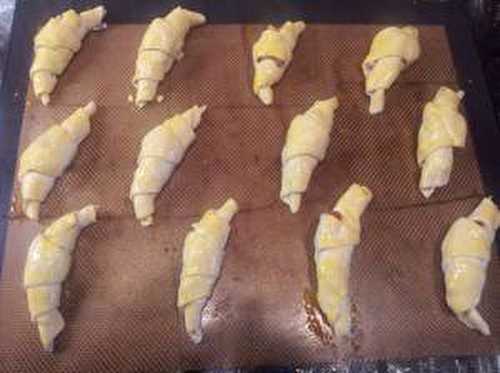 Mini croissants au roquefort et kiri/ lardon