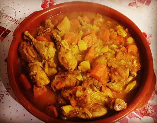 Tajine de poulet aux pommes de terre/ carottes et aux épices