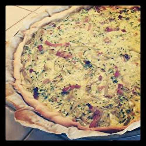 Tarte aux courgettes, lardons et curry