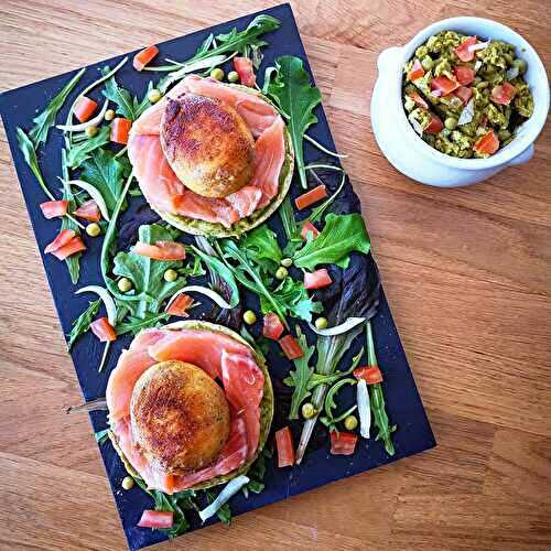 🥚 Œuf mollet frit, saumon fumé et guacamole de petits pois – une recette bluffante à tester absolument !