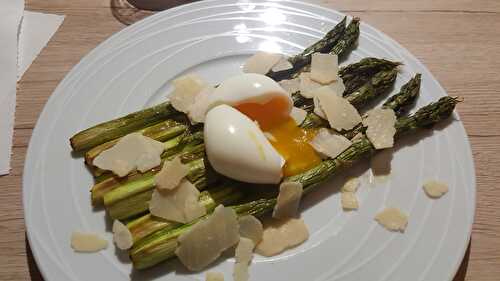 Asperges à l’œuf mollet et parmesan