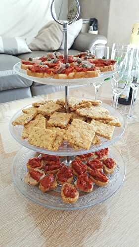 Biscuits apéro à la farine de maïs, parmesan, piment d’Espelette et sésame