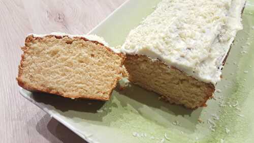 Cake à la vanille et son glaçage au chocolat blanc