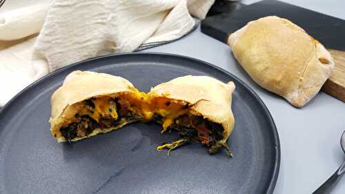 Empanadas aux épinards, tomates et émietté de soja