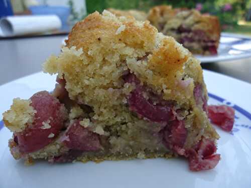 Gâteau au yaourt cerises et amandes