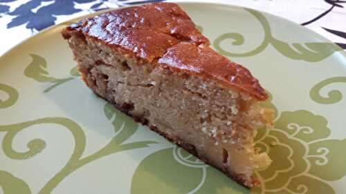 Gâteau au yaourt, poire, carambar et amandes