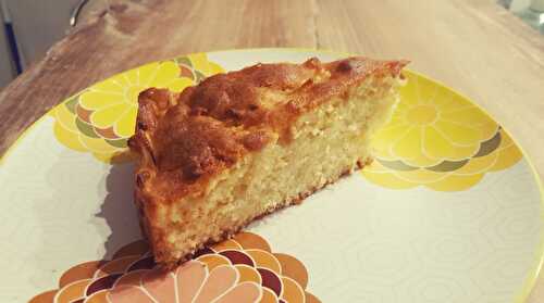 Gâteau aux pommes, rhum et chocolat blanc