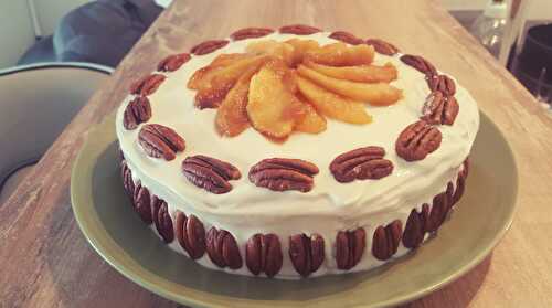 Gâteau d’anniversaire pommes, noix de pécan et sirop d’érable