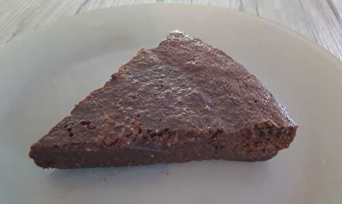 Gâteau tout moelleux au chocolat et aux noisettes